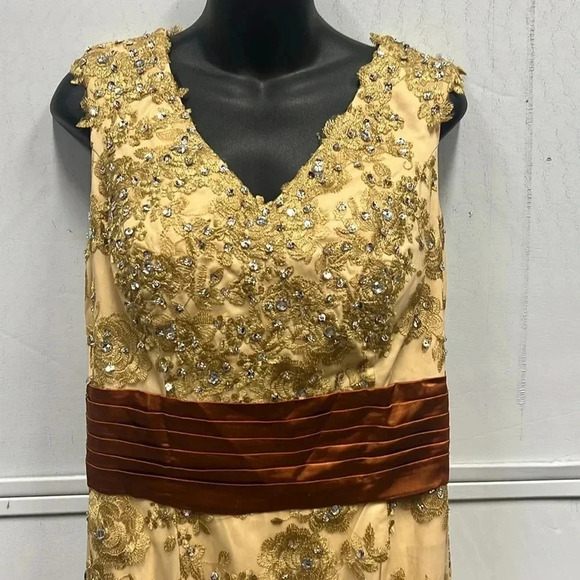 Women’s Gold Lace Beaded Formal Dress Size 9 - Picture 3 of 7